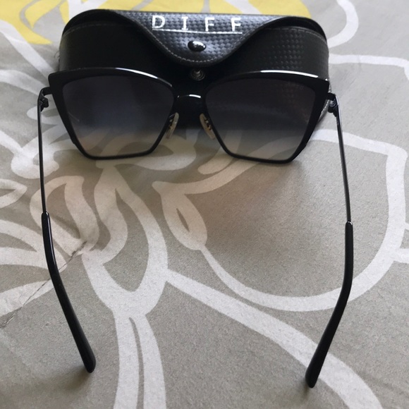 Diff blue lens sunglasses - Picture 4 of 5